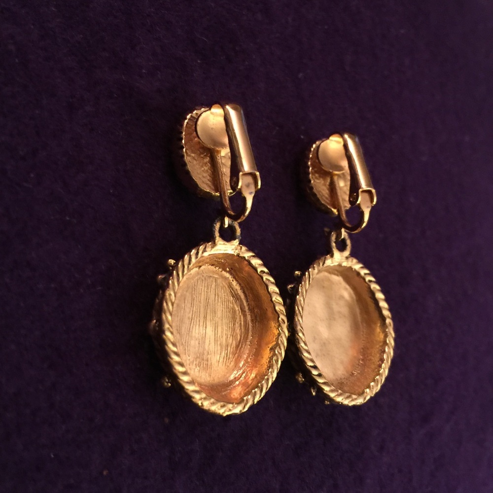 Vintage Jade Chips & Gold Tone Clip On Earrings - Picture 7 of 8